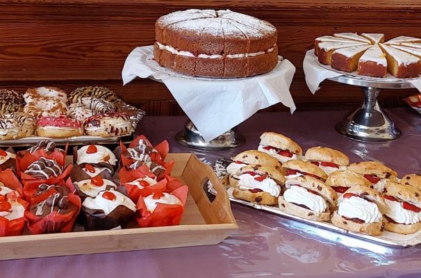 Mouth watering cakes. Which one to have...